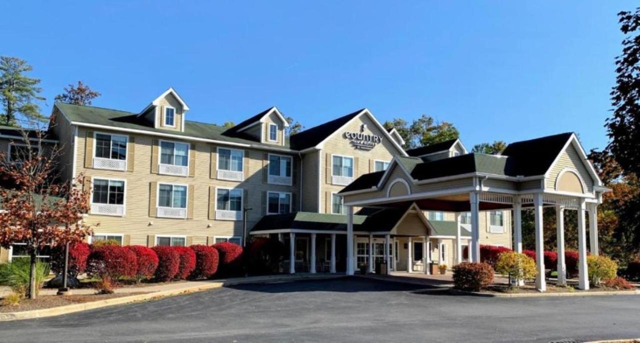 Country & By Radisson, George Queensbury , Ny 3*