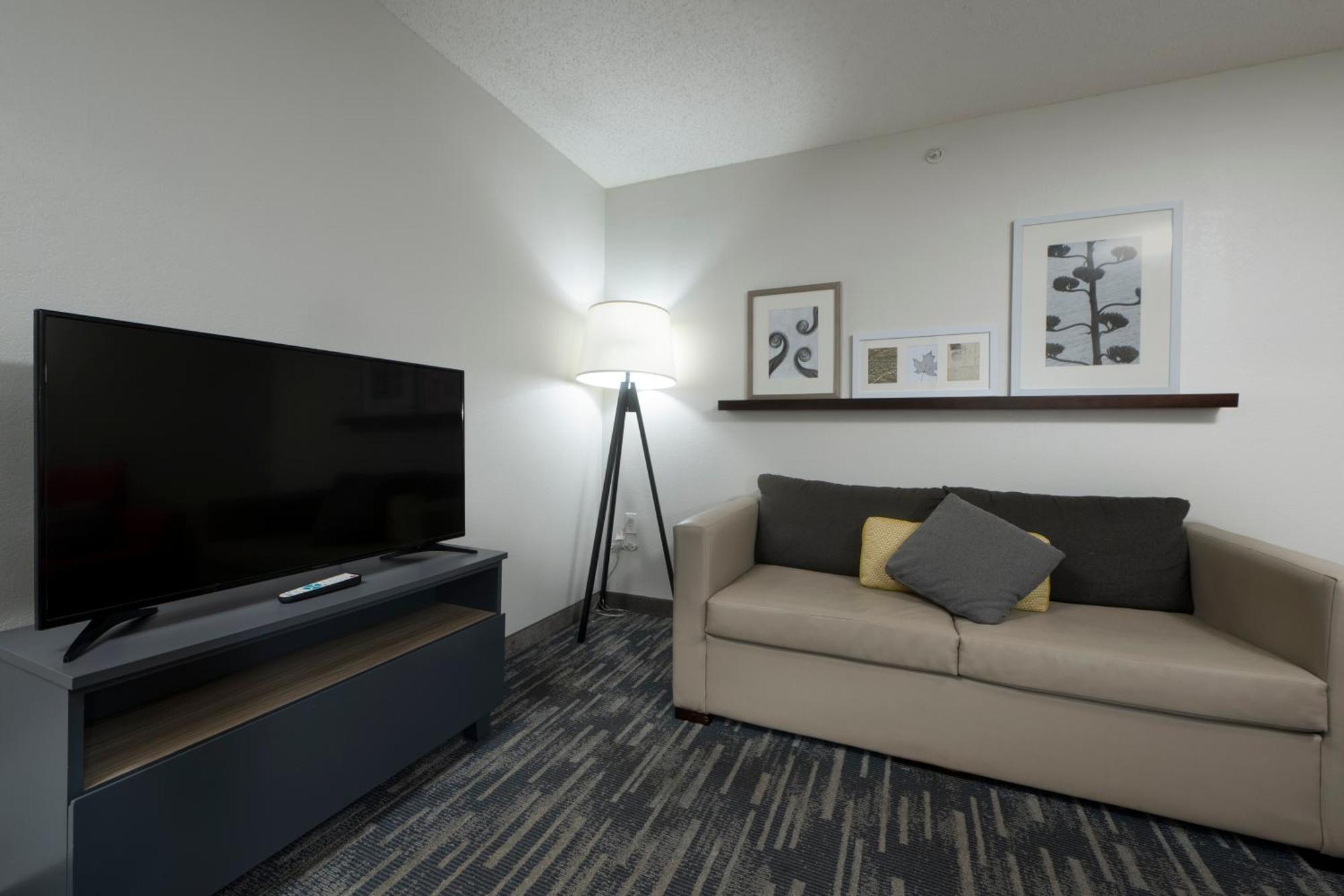 Hotel Country & By Radisson, George Queensbury , Ny