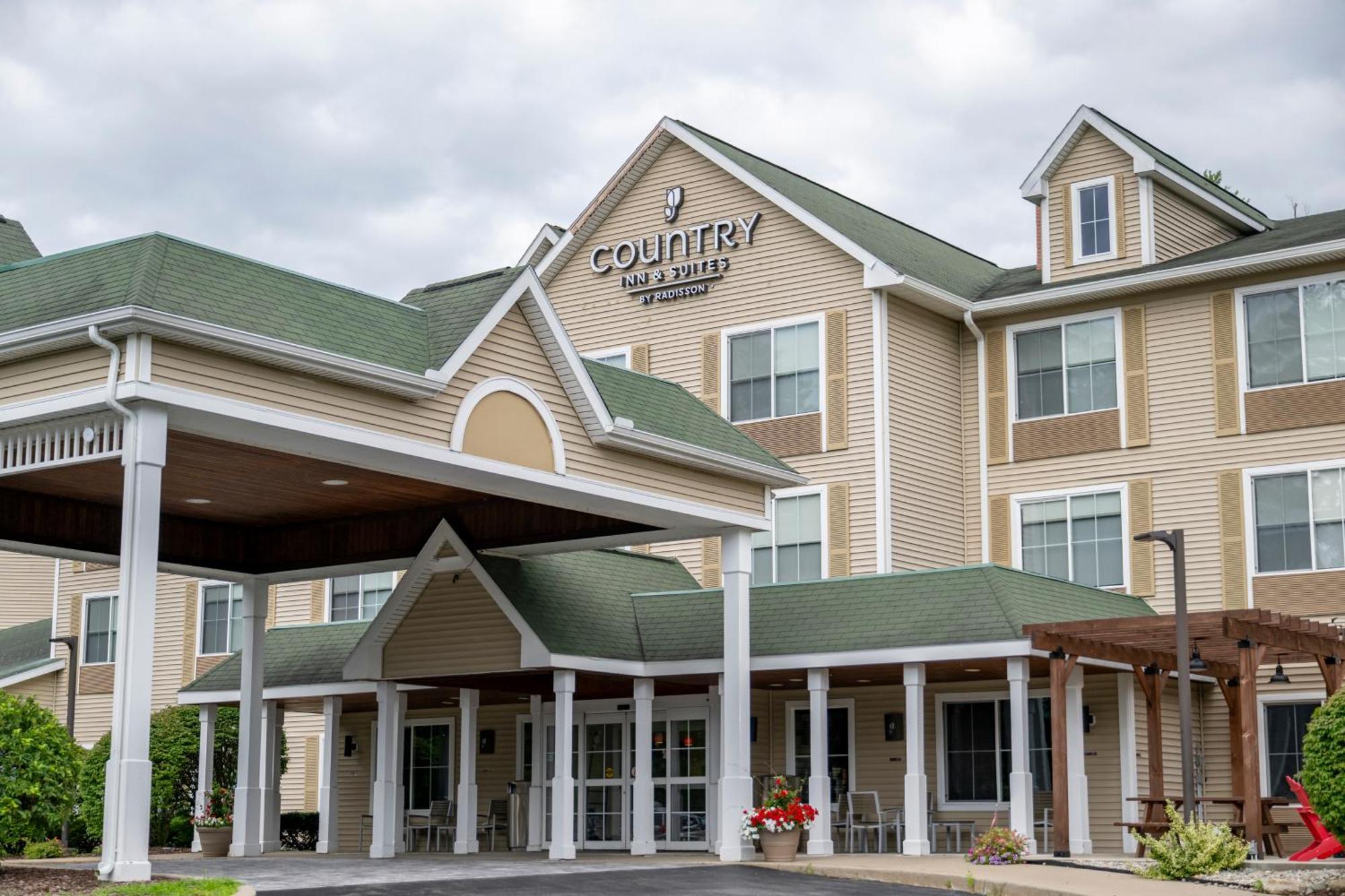Hotel Country & By Radisson, George Queensbury , Ny 3*